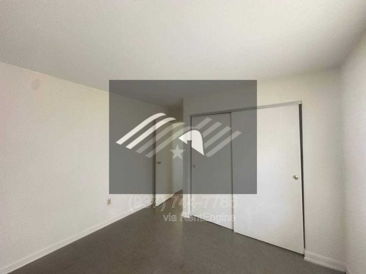 807 E Trotwood Blvd - Photo 3 of 10