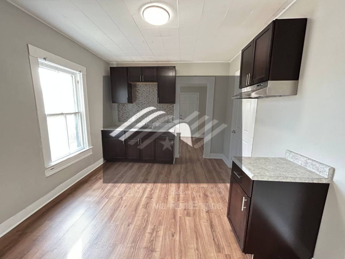 211 Alaska St - Photo 4 of 10