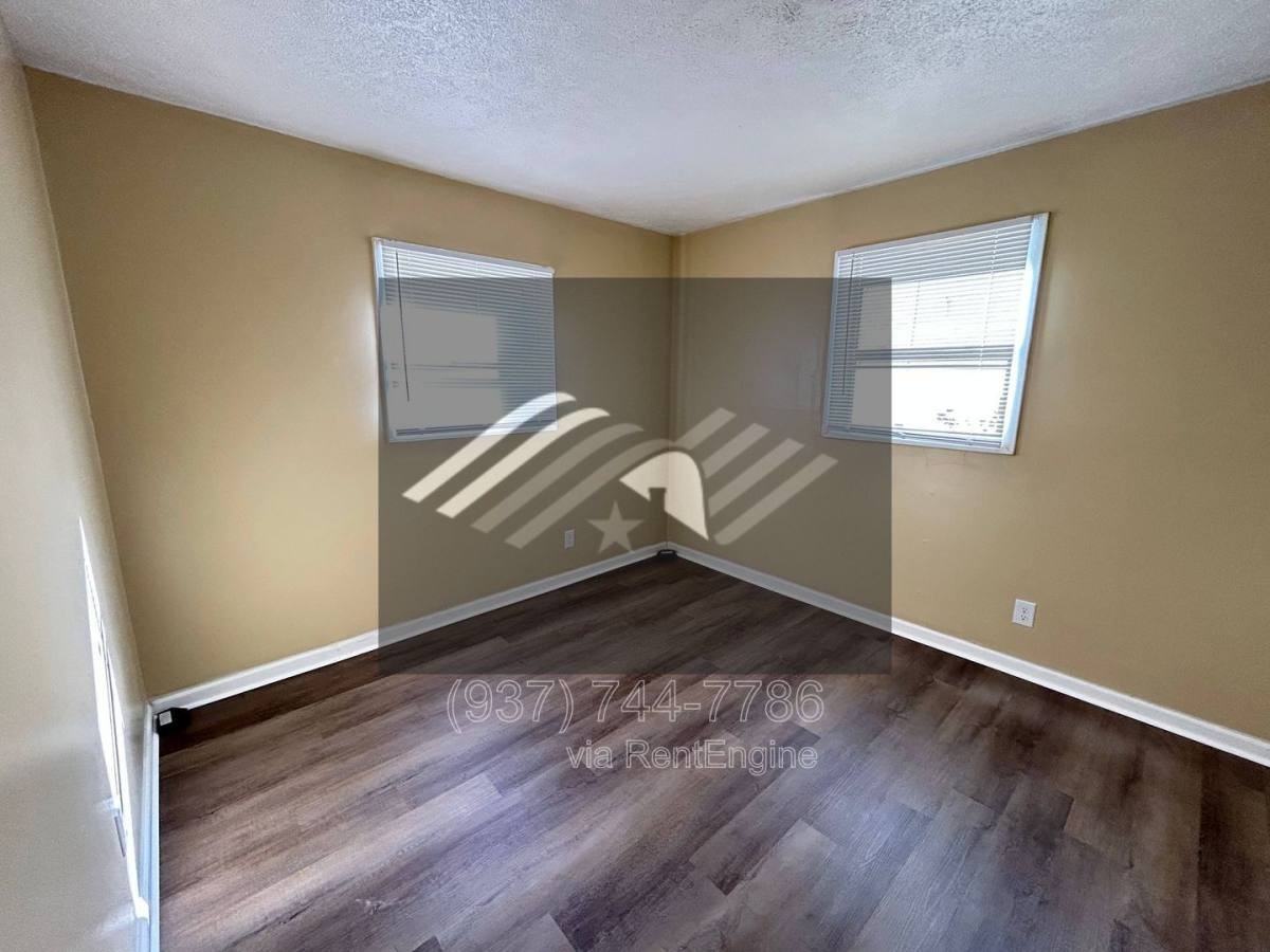 4381 Marlowe St - Photo 5 of 10