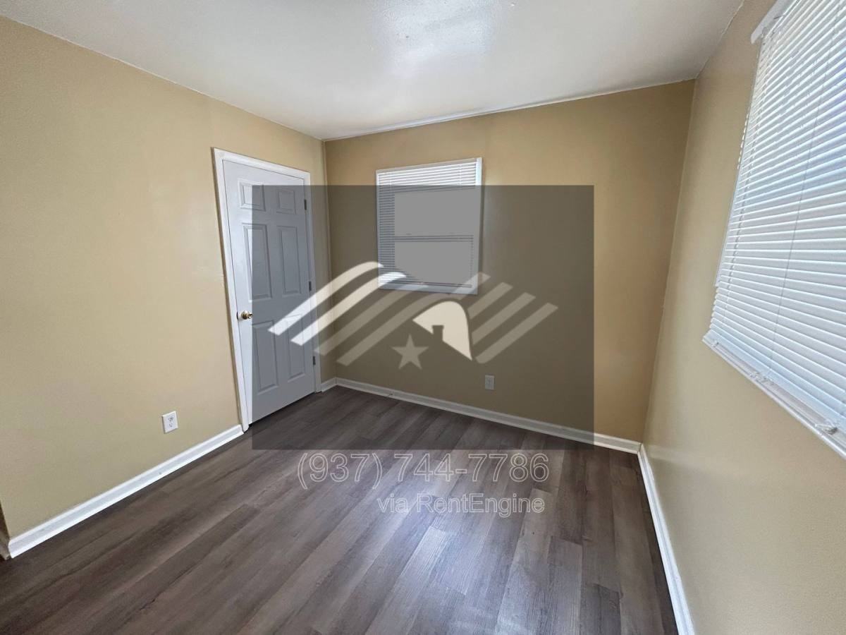 4381 Marlowe St - Photo 6 of 10