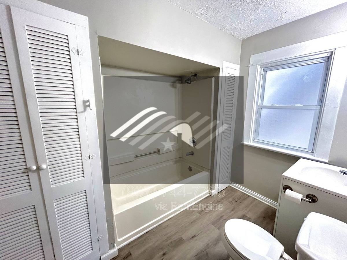 2806 South Smithville Road - Photo 2 of 10