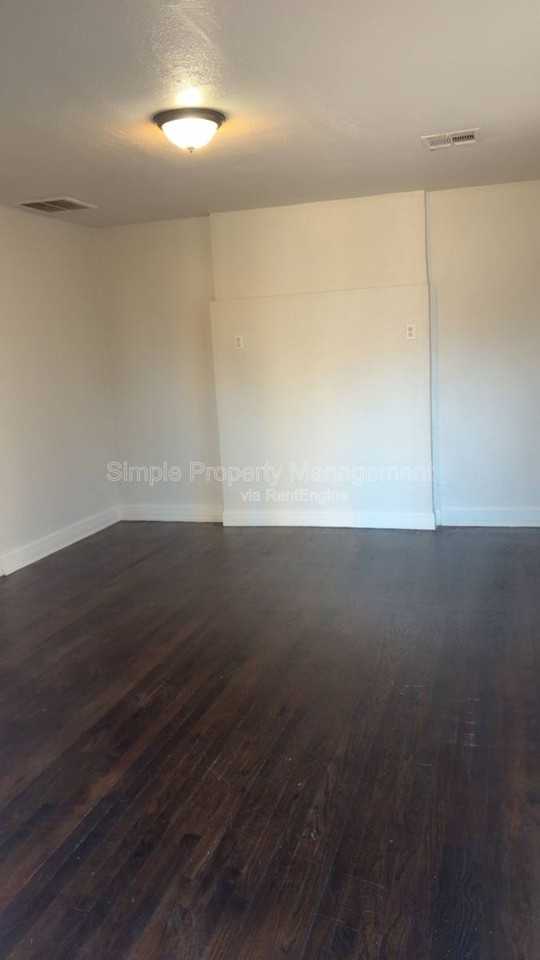 944 944 E Dr - Photo 3 of 10