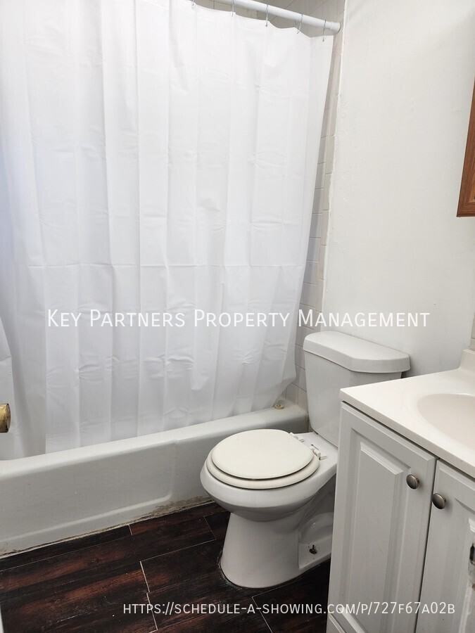 130 Warner Ave #6 - Photo 7 of 8