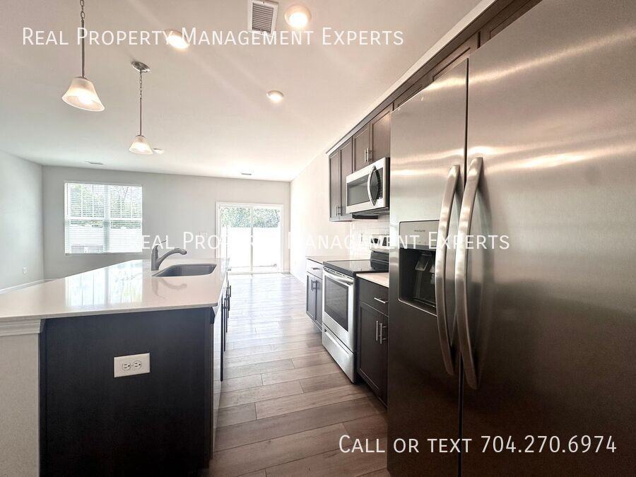 58 Woodsdale Place Southeast - Photo 3 of 18