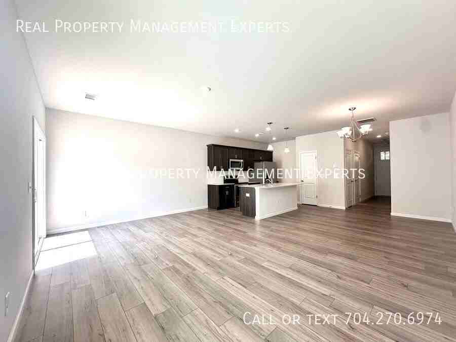 58 Woodsdale Place Southeast - Photo 5 of 18