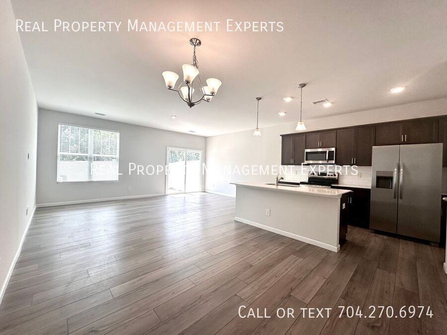 58 Woodsdale Place Southeast - Photo 6 of 18