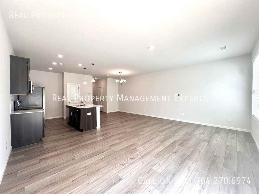 58 Woodsdale Place Southeast - Photo 7 of 18