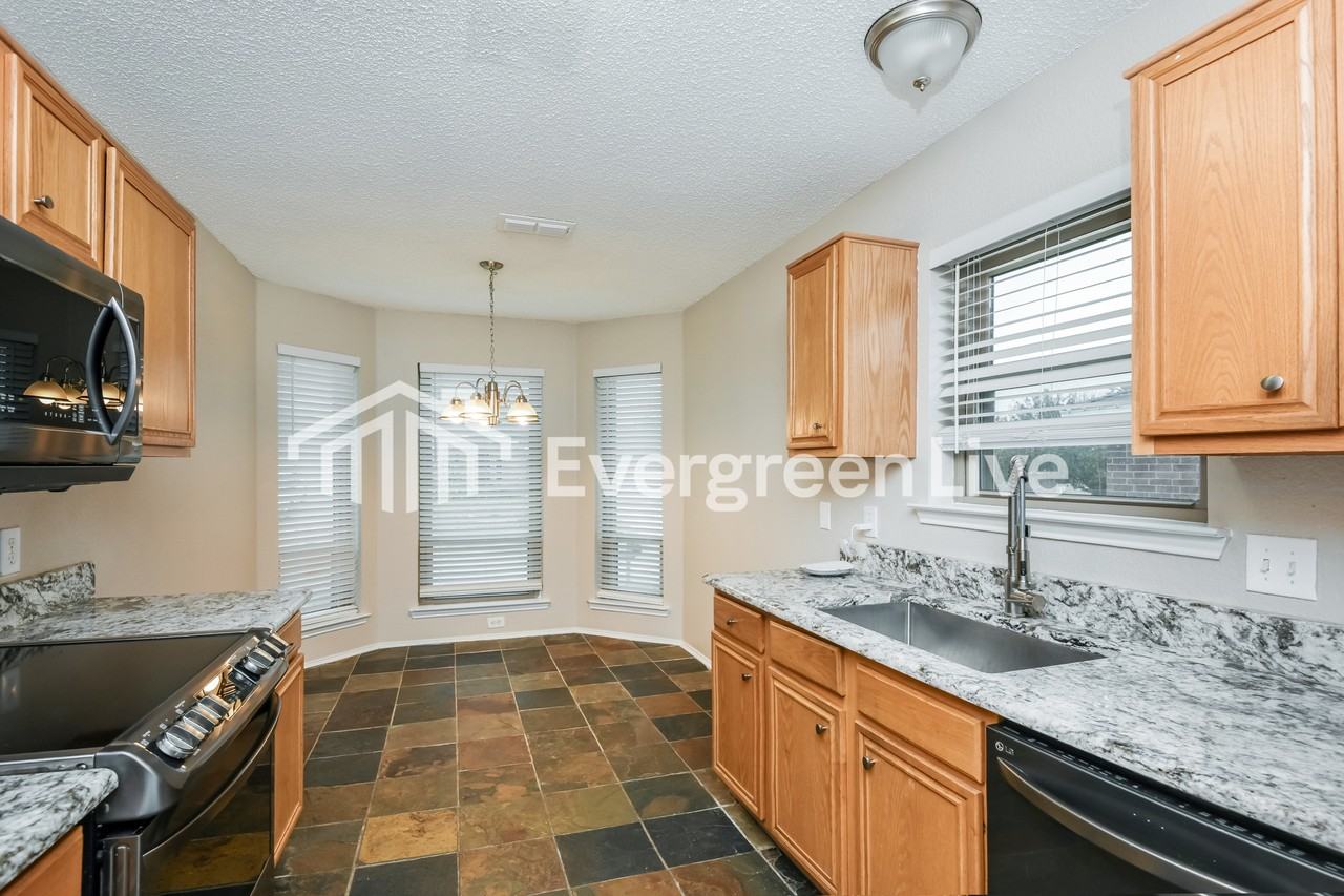 2528 Concina Way - Photo 4 of 15