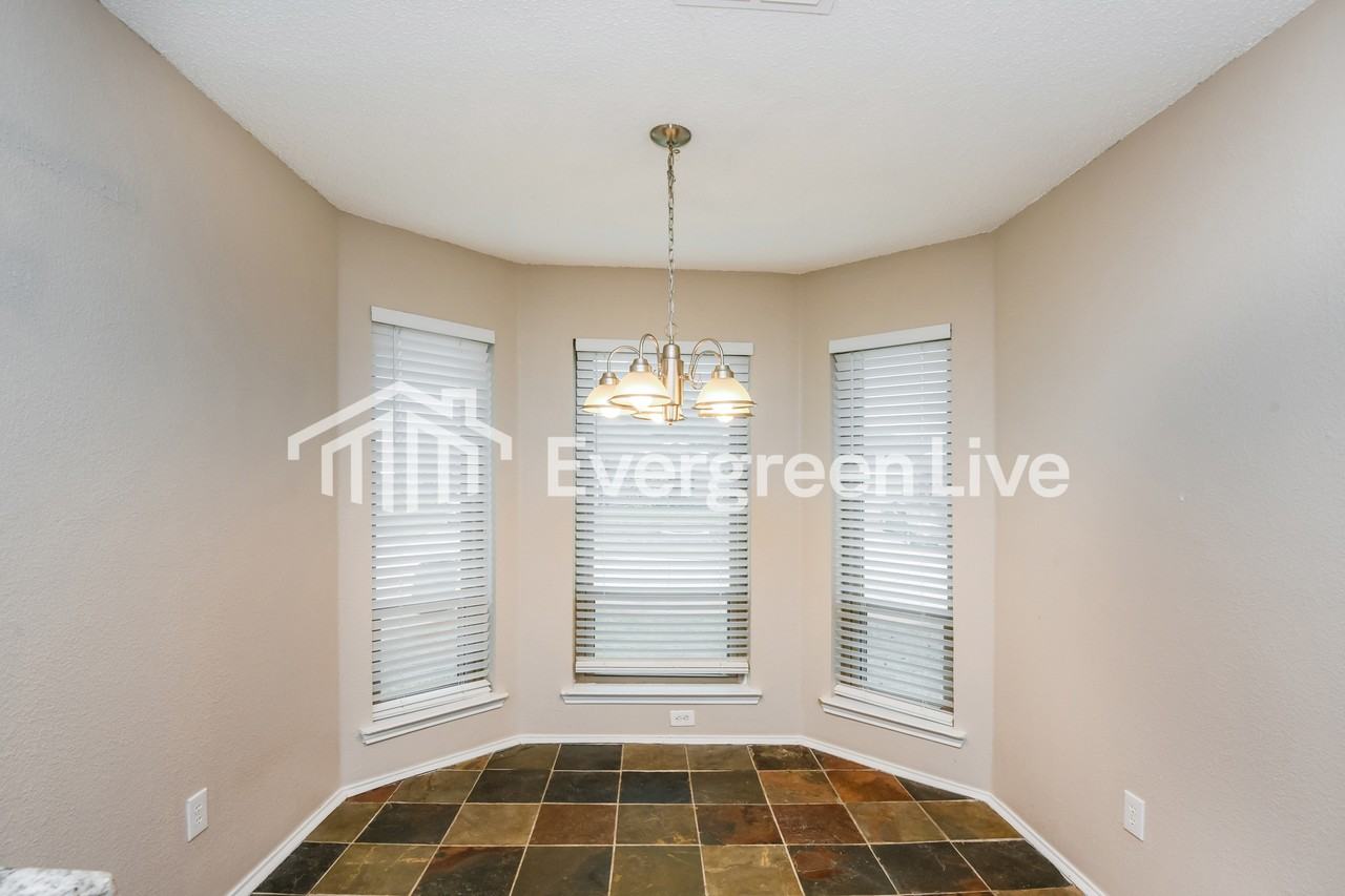 2528 Concina Way - Photo 5 of 15