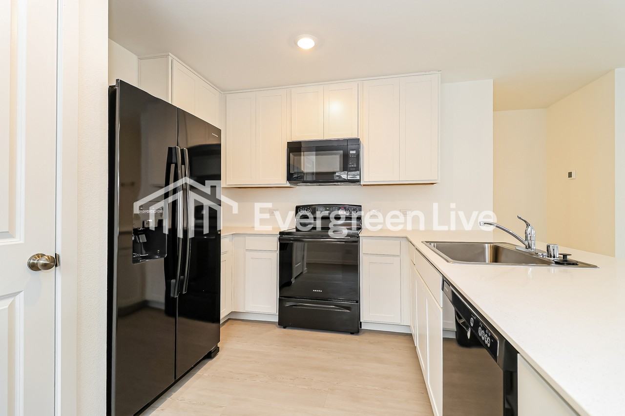 224 Sycamore Pl - Photo 2 of 15
