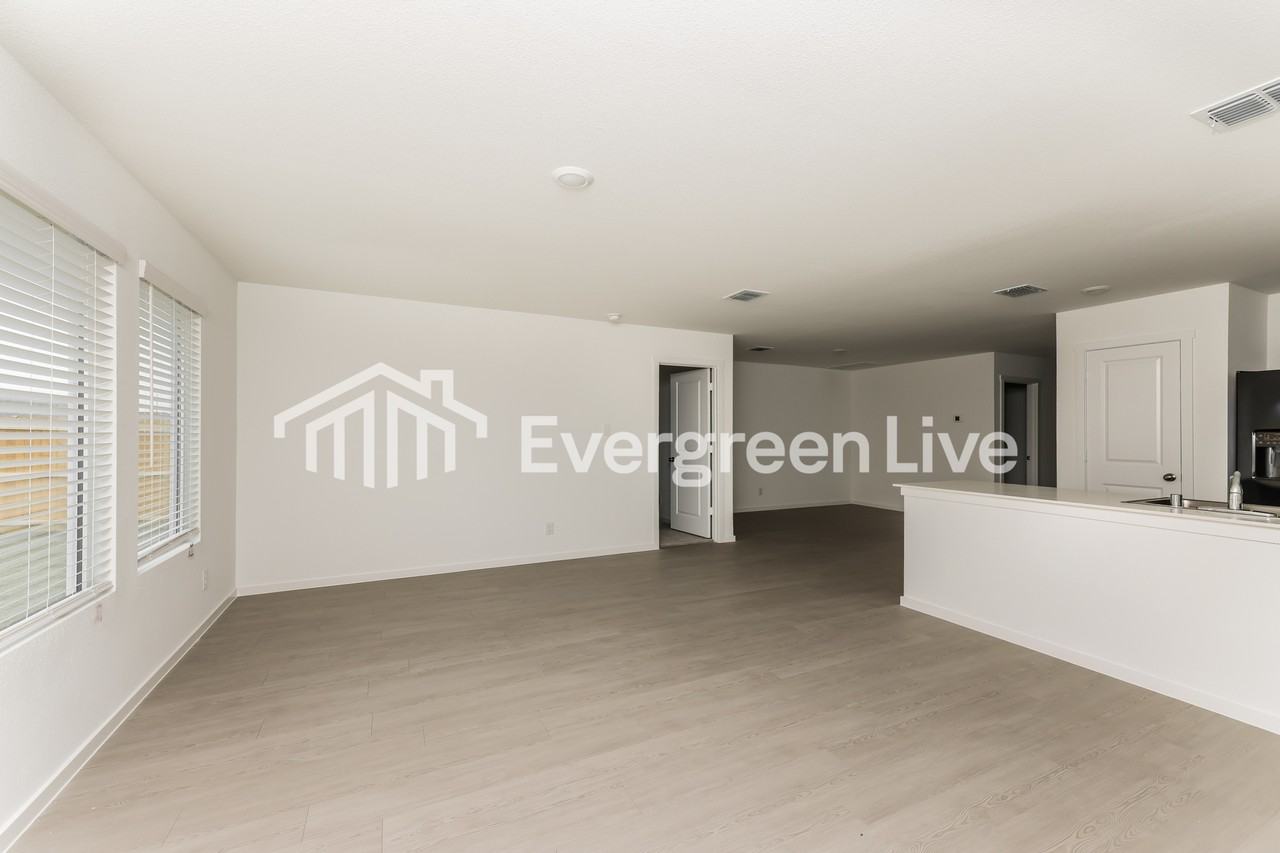 1428 Merlin Bluff St - Photo 3 of 15