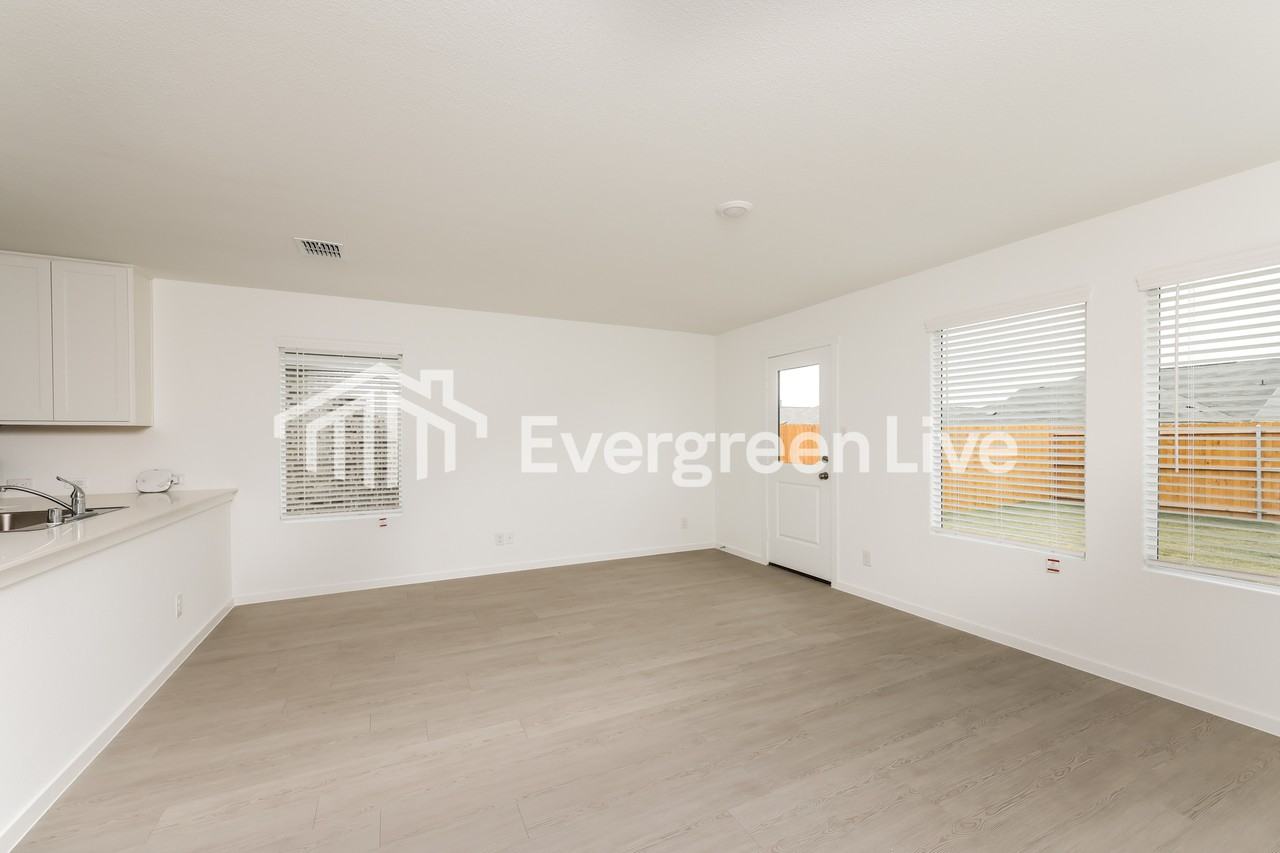 1428 Merlin Bluff St - Photo 4 of 15