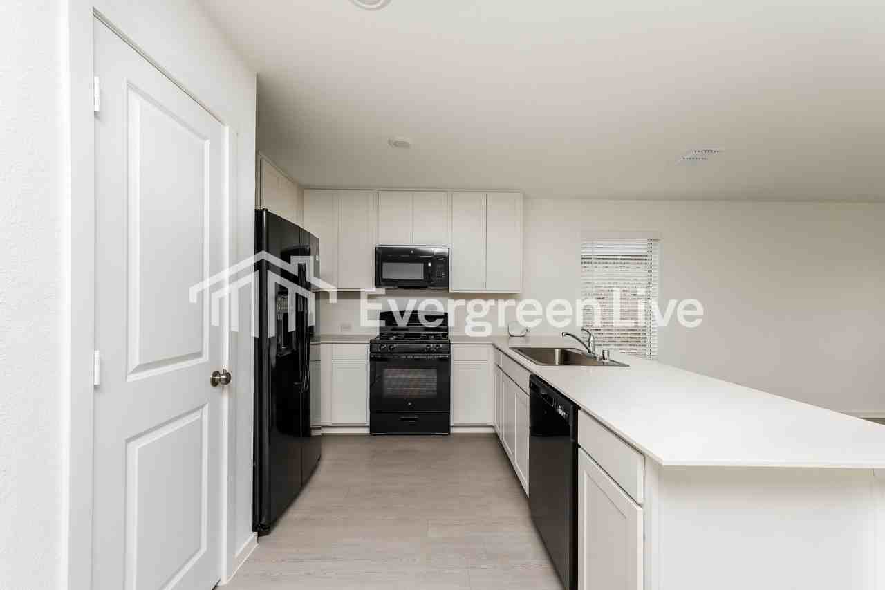 1428 Merlin Bluff St - Photo 5 of 15