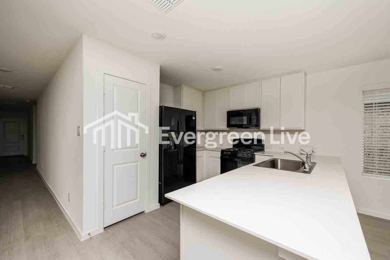 1428 Merlin Bluff St - Photo 6 of 15