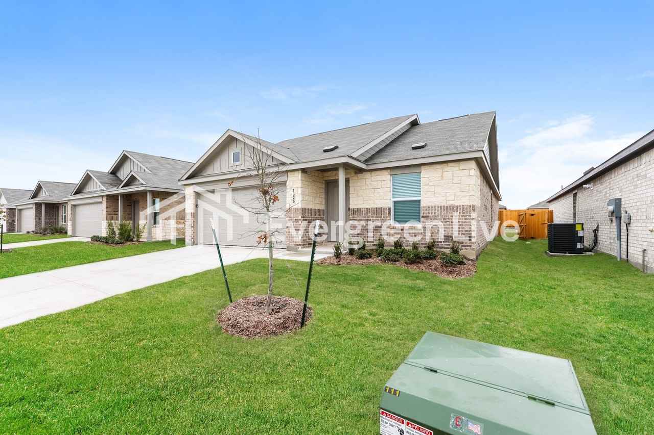 1625 Sparrow Hawk Rd - Photo 2 of 15