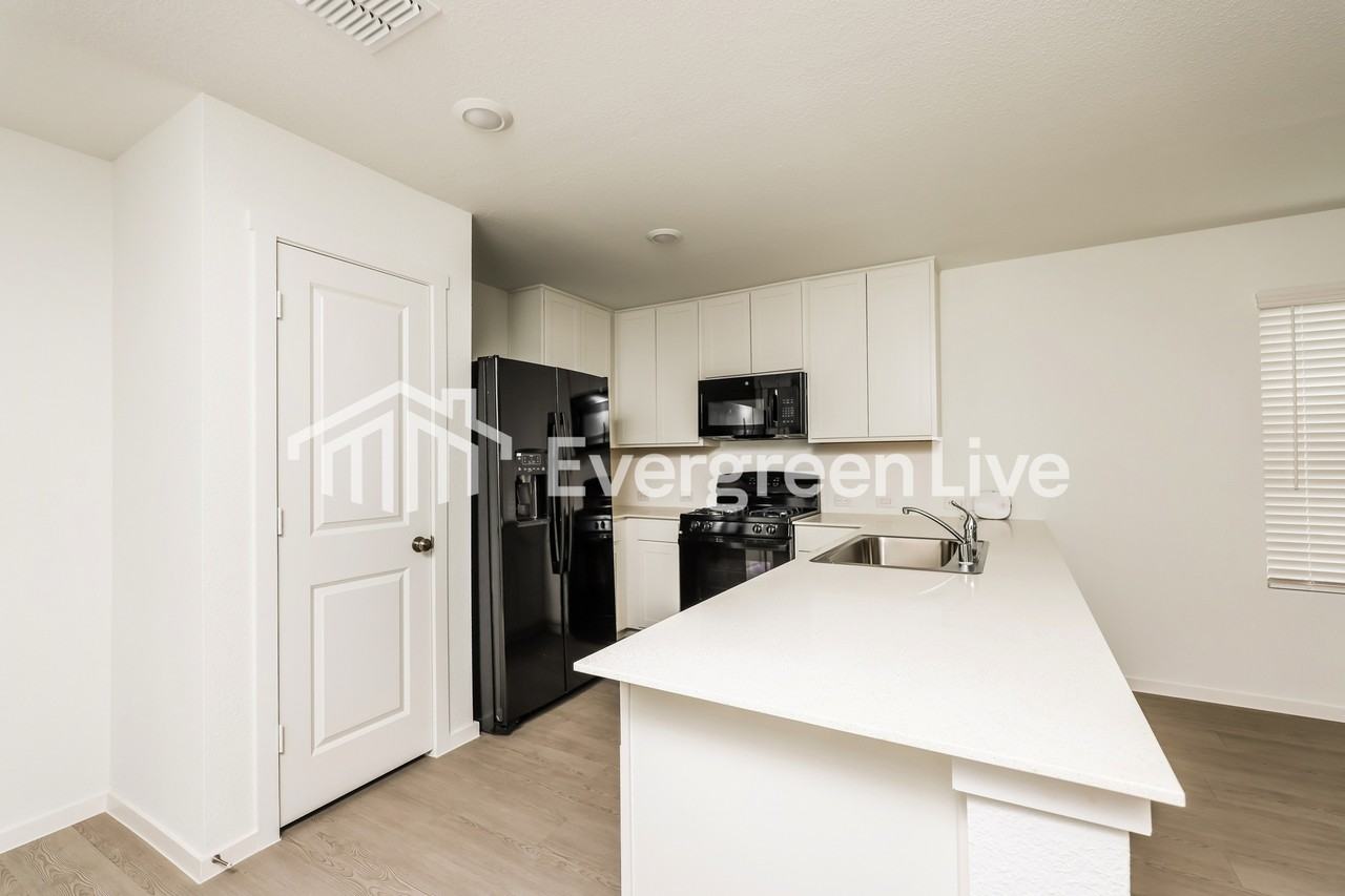 1625 Sparrow Hawk Rd - Photo 3 of 15