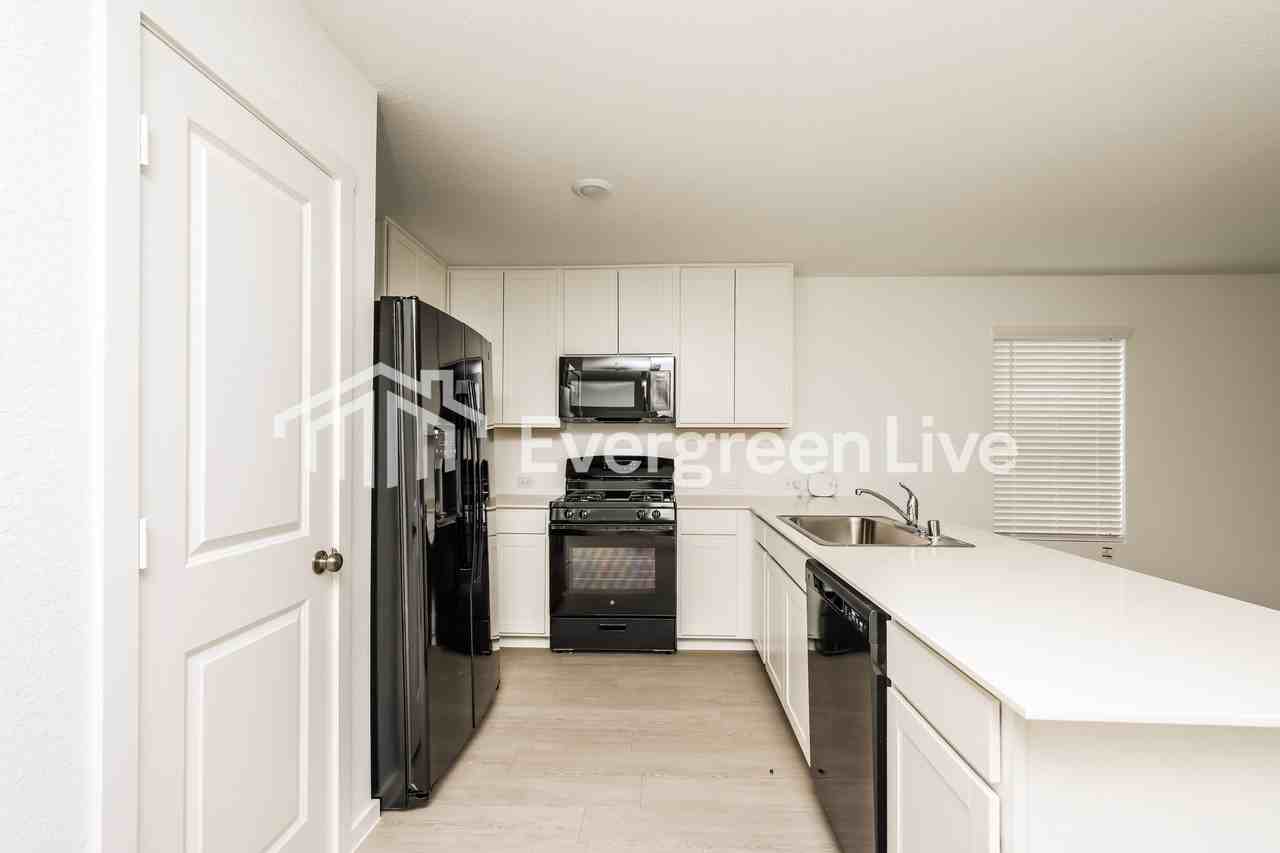 1625 Sparrow Hawk Rd - Photo 4 of 15