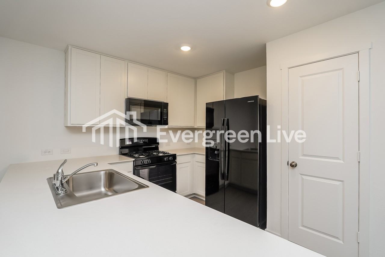 808 Dressage Ln - Photo 3 of 15