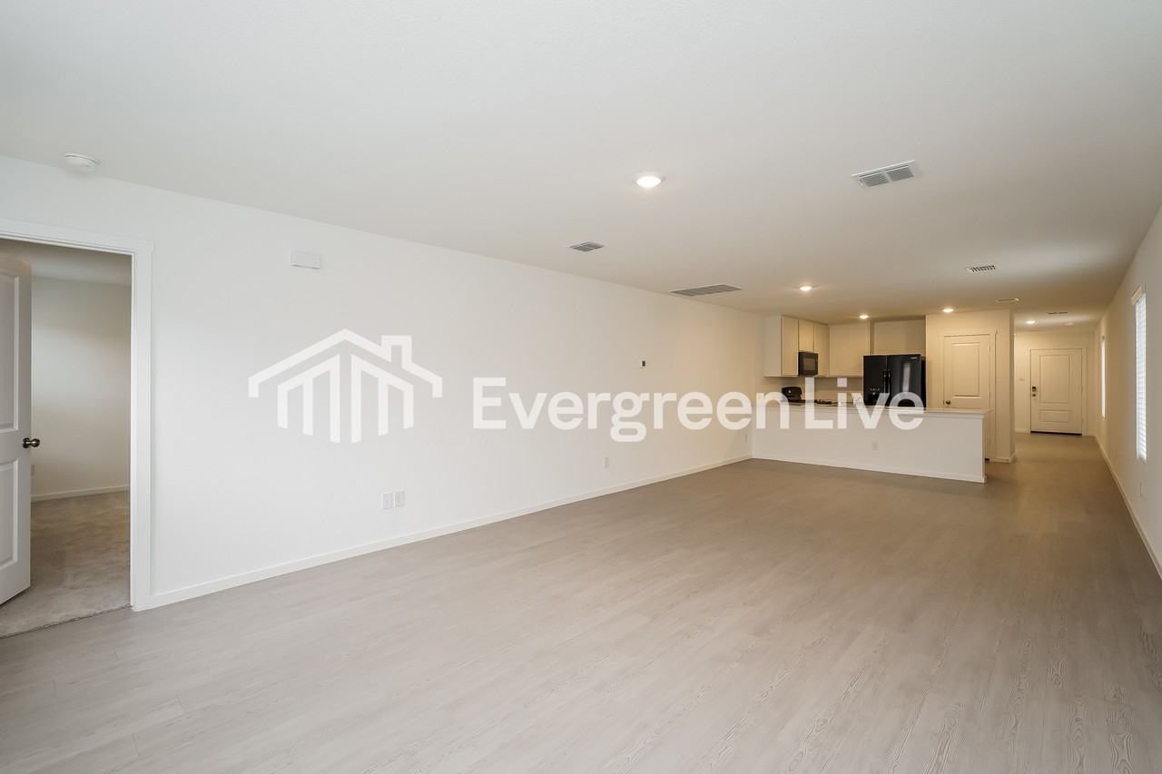 808 Dressage Ln - Photo 4 of 15