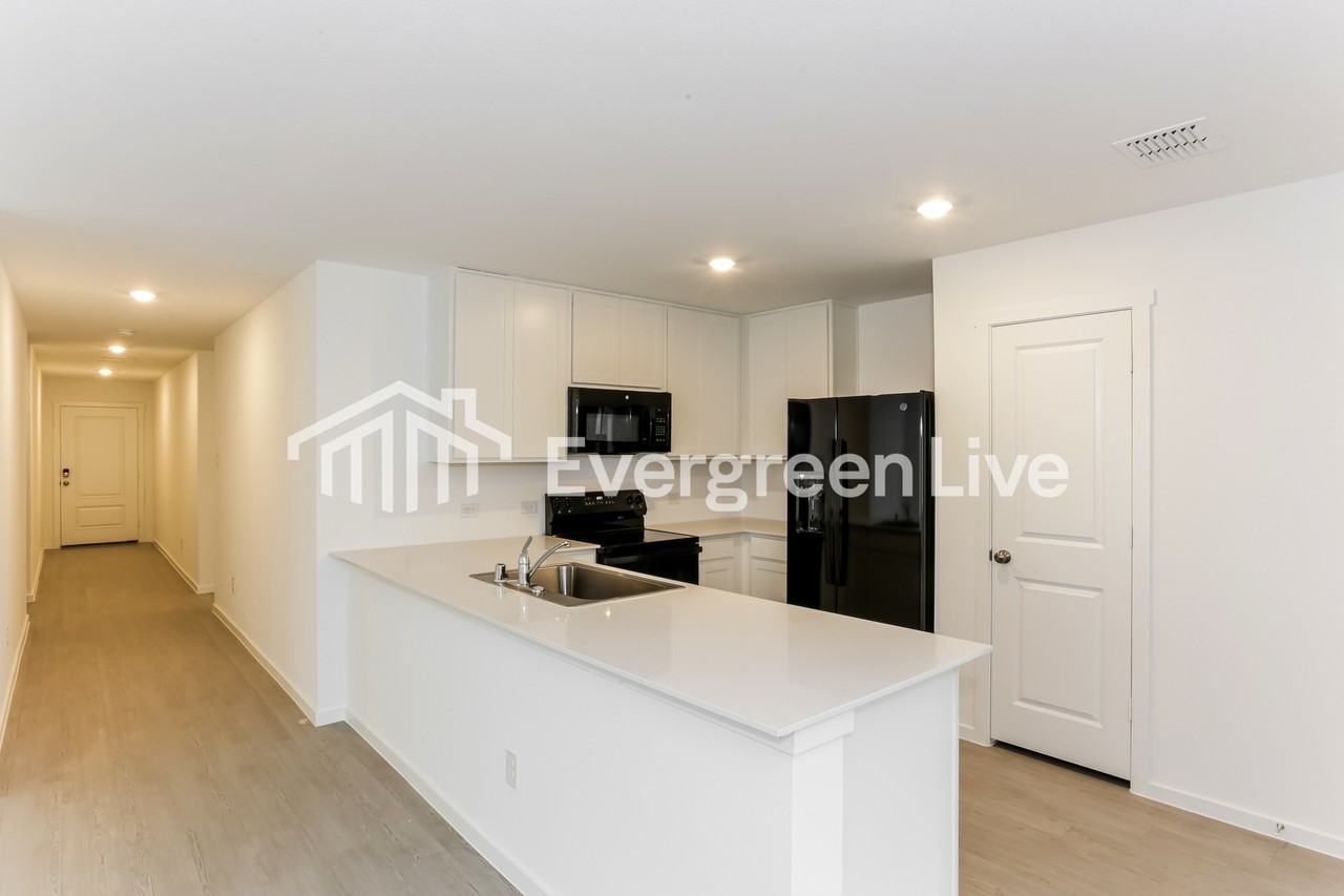 10017 Southwest Dr - Photo 3 of 16