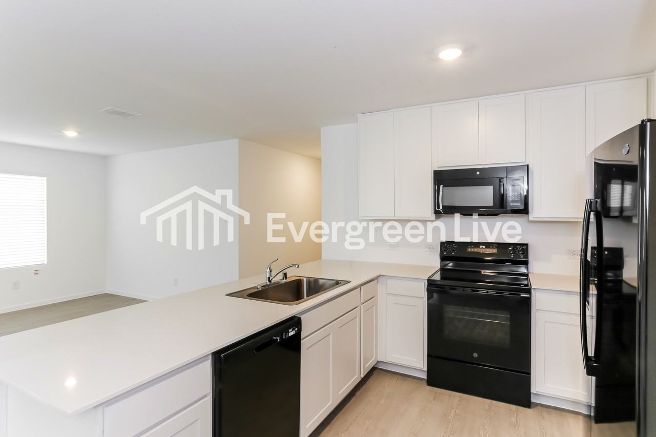 10017 Southwest Dr - Photo 4 of 16