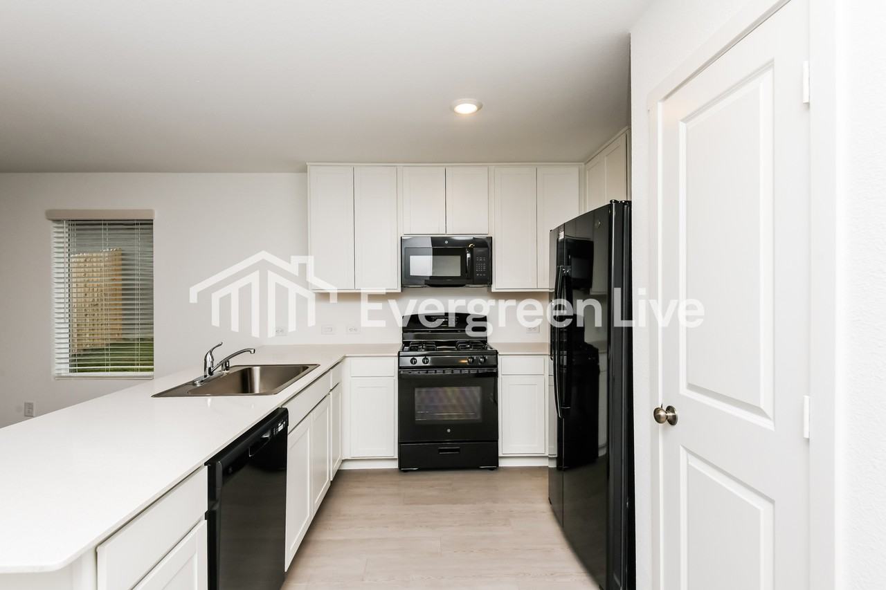 10708 Dusty Ranch Rd - Photo 7 of 16