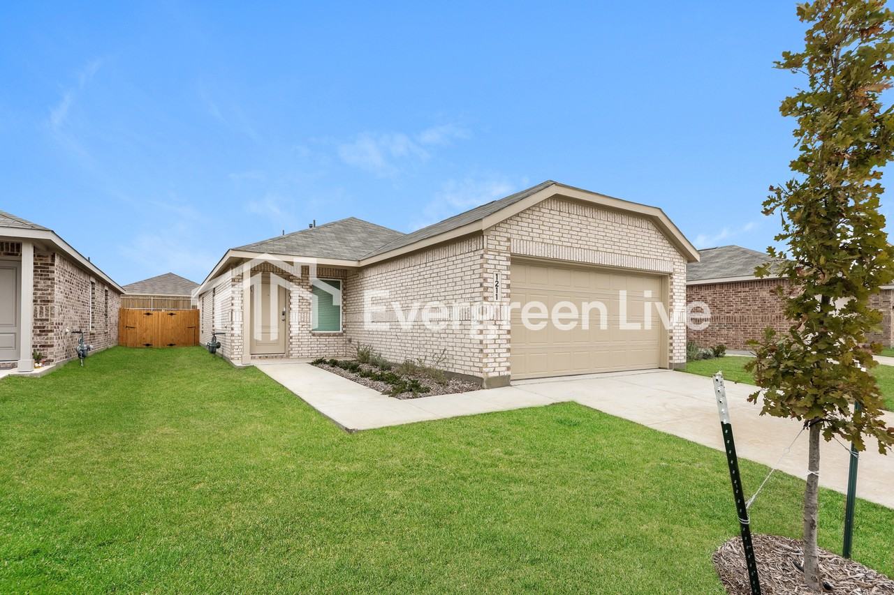 1211 Falcon Heights Dr - Photo 3 of 16