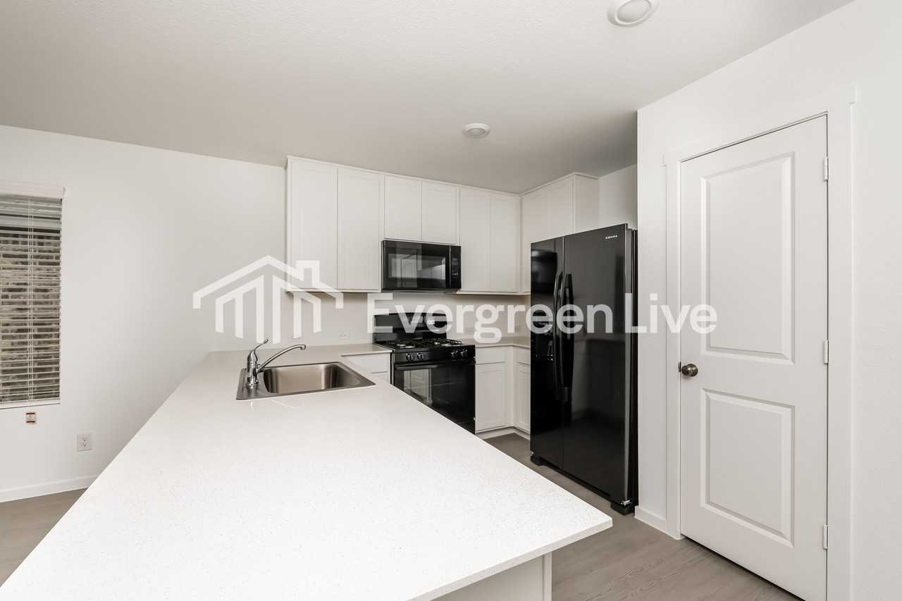 1211 Falcon Heights Dr - Photo 5 of 16