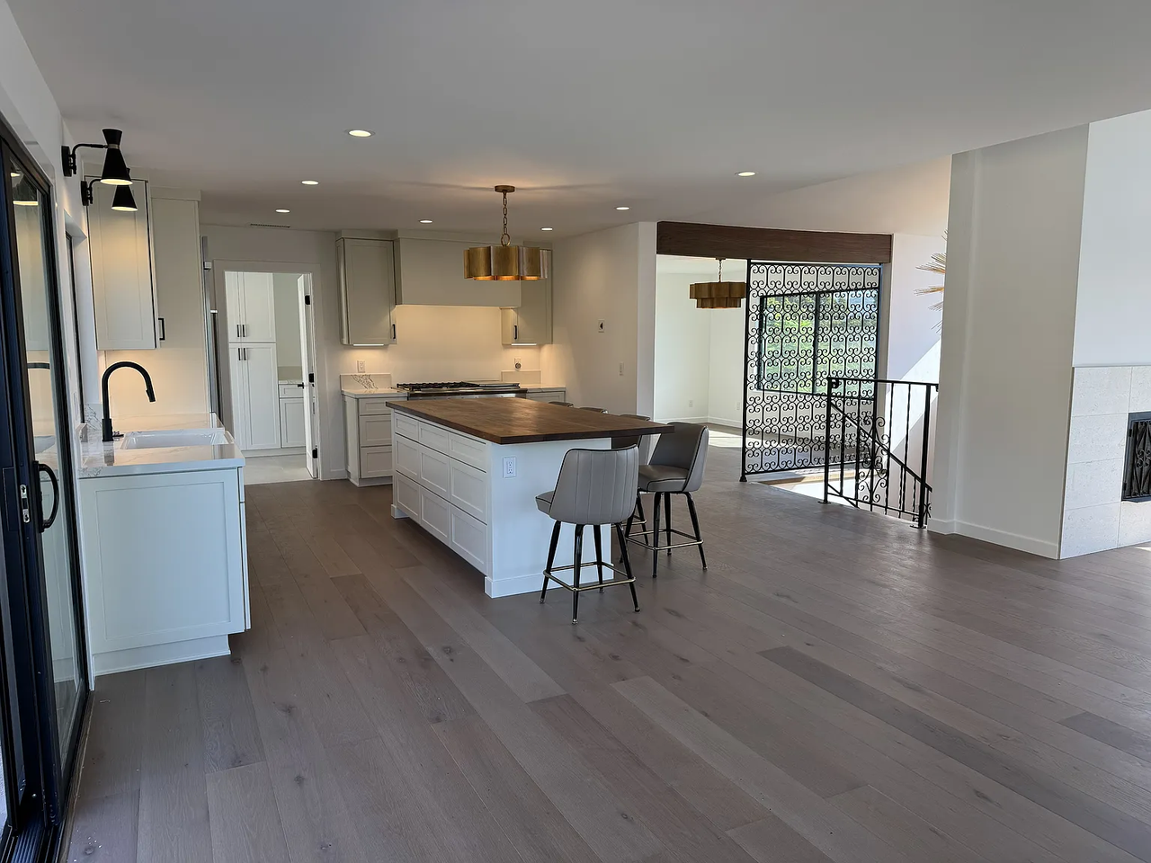 2940 Sunset Hills - Photo 3 of 27