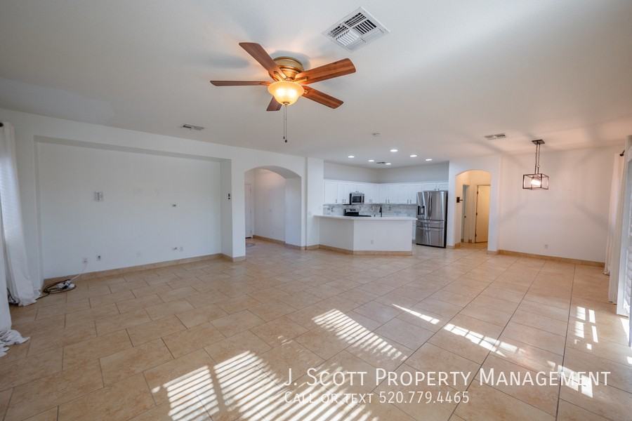 12209 W Washington St - Photo 4 of 34