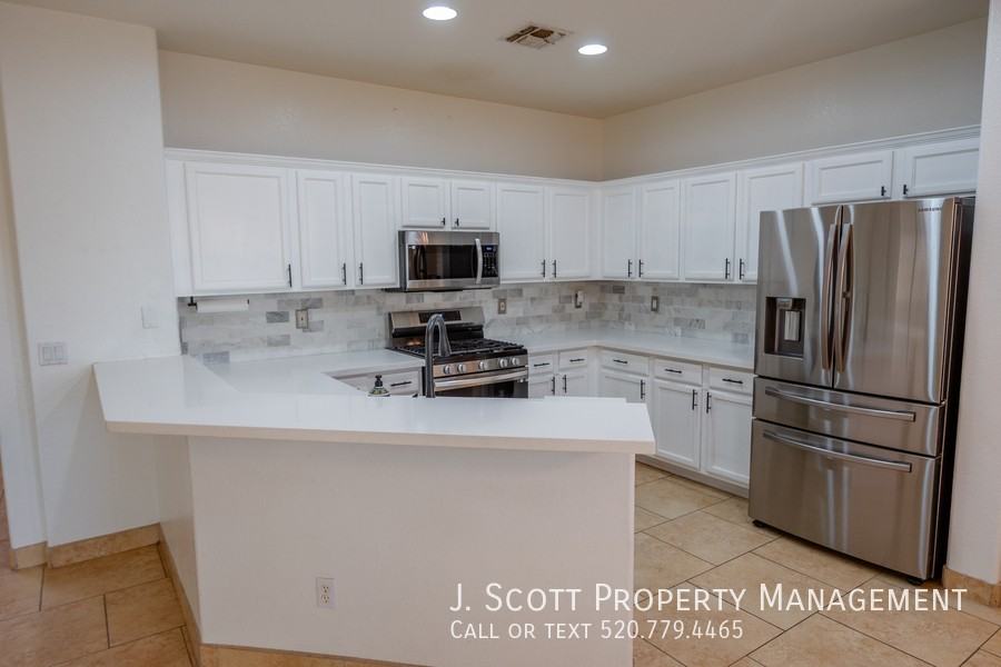 12209 W Washington St - Photo 6 of 34