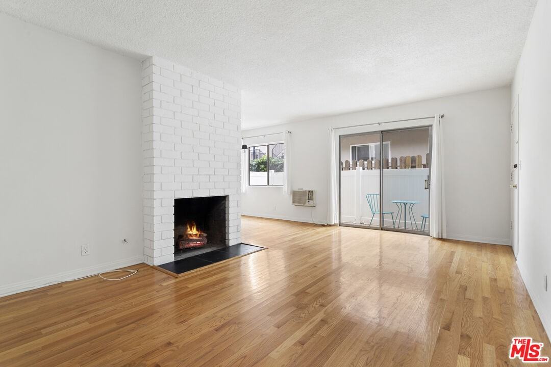 11947 Kiowa Ave #11947-1 - Photo 4 of 12