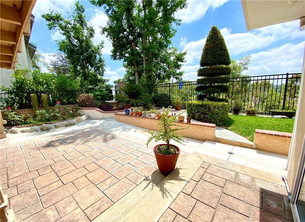 16208 Peppertree Ln #16208 - Photo 3 of 50