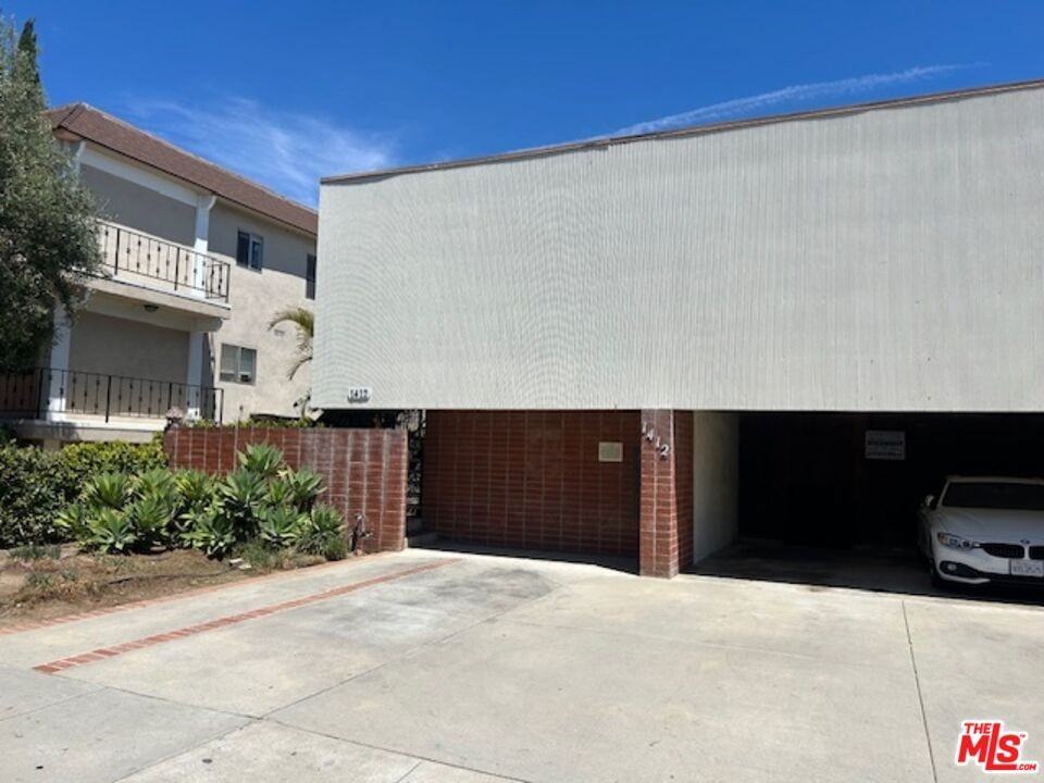 1412 Brockton Ave #1412-4 - Photo 4 of 10