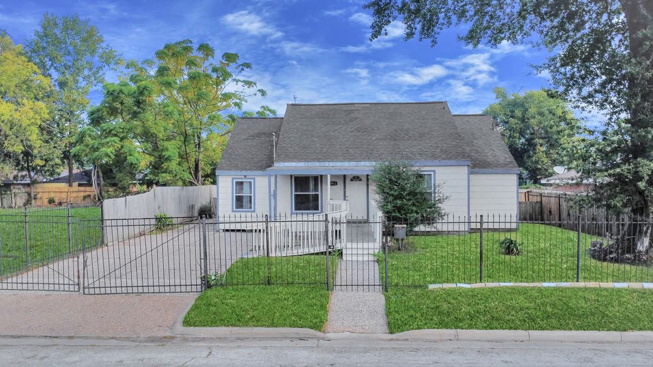 3911 Anita St #3911 - Photo 3 of 21