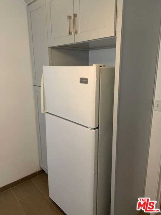 312 S Reeves Dr #312E - Photo 3 of 10