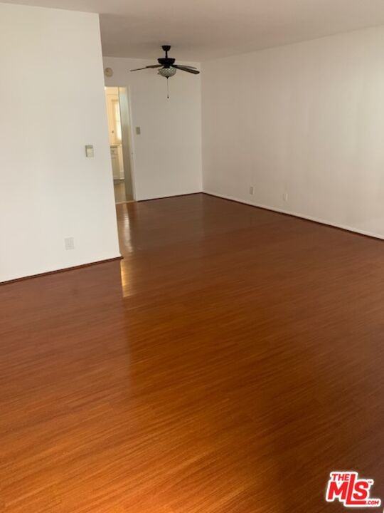 312 S Reeves Dr #312E - Photo 6 of 10