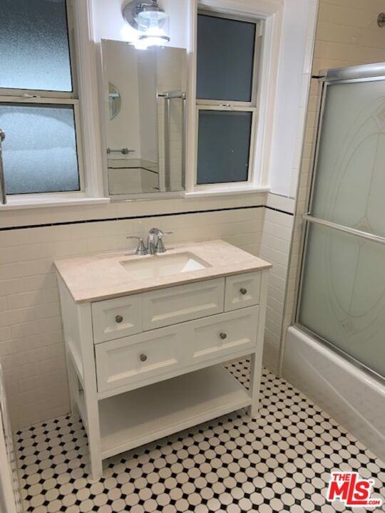 312 S Reeves Dr #312E - Photo 7 of 10