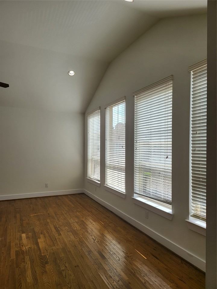 2423 Roufa Rd #2423 - Photo 4 of 22