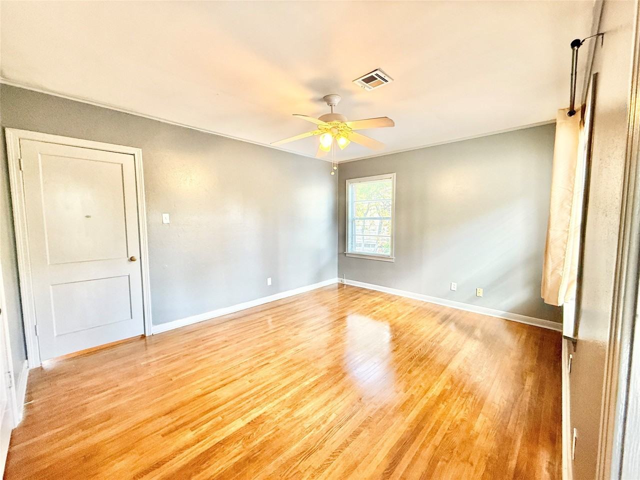 2027 Sheridan Street #2027 - Photo 6 of 12