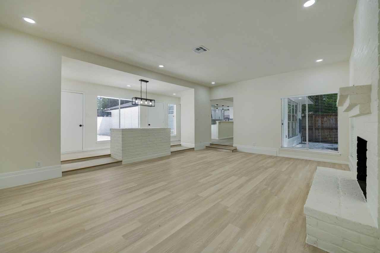 5519 Sheraton Oaks Drive #5519 - Photo 3 of 20