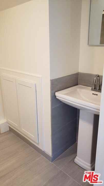 2133 Carmona Ave - Photo 3 of 10