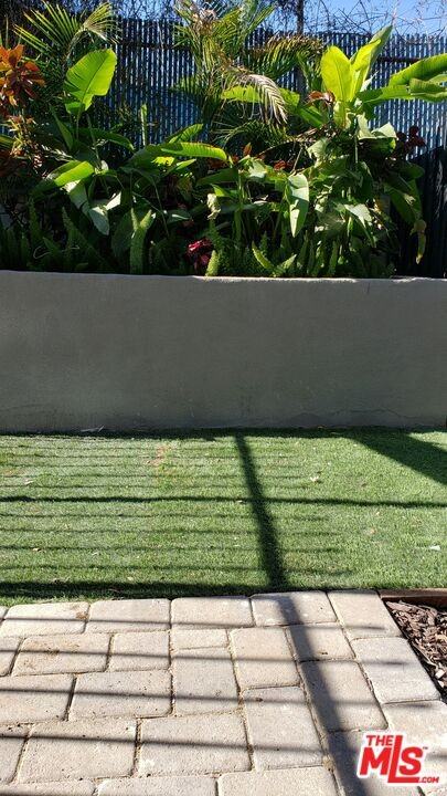 2133 Carmona Ave - Photo 5 of 10