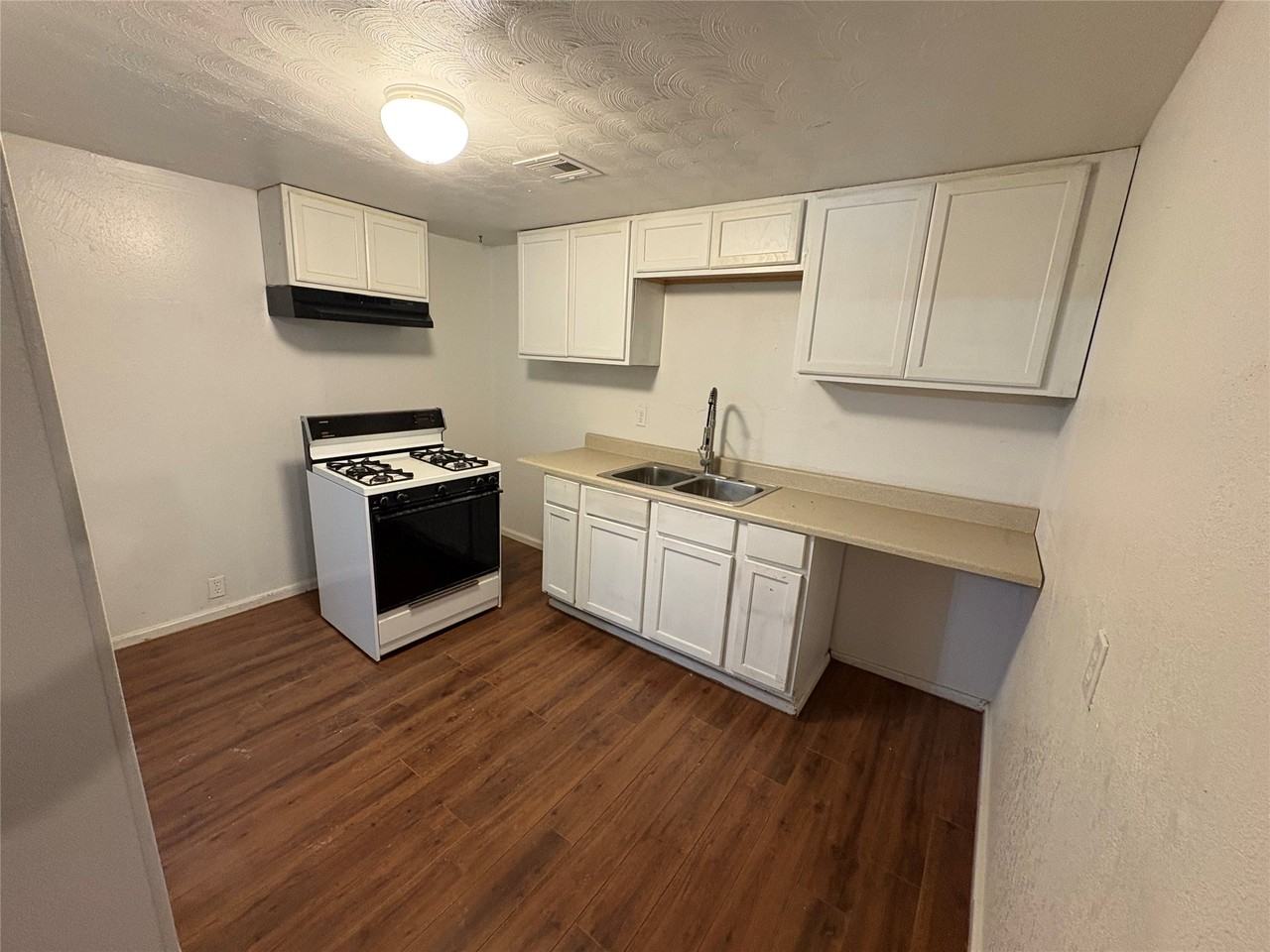 5717 Eunice St #5717 - Photo 6 of 14