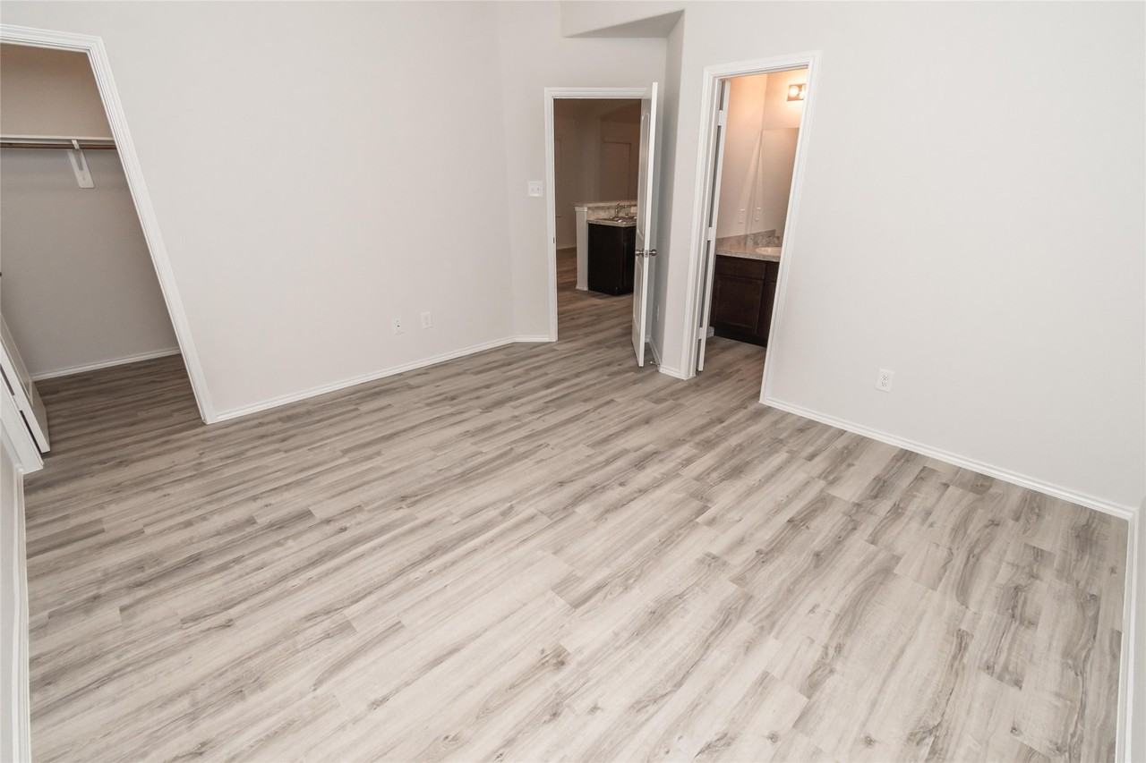 24135 Ravenna Oaks Ct #24135 - Photo 2 of 10