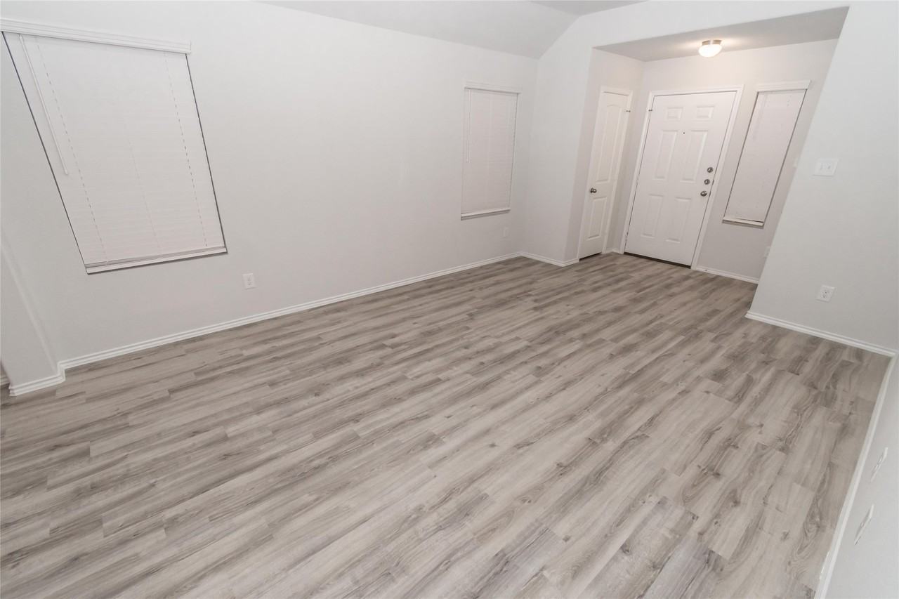 24135 Ravenna Oaks Ct #24135 - Photo 4 of 10