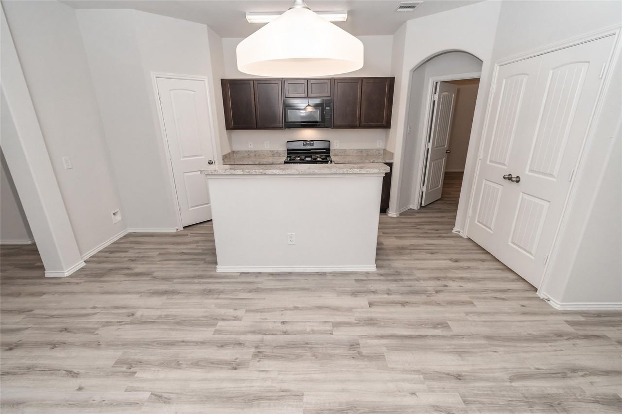 24135 Ravenna Oaks Ct #24135 - Photo 5 of 10