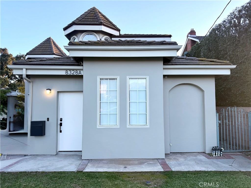 8328 Beverly Dr #8328A - Photo 4 of 9