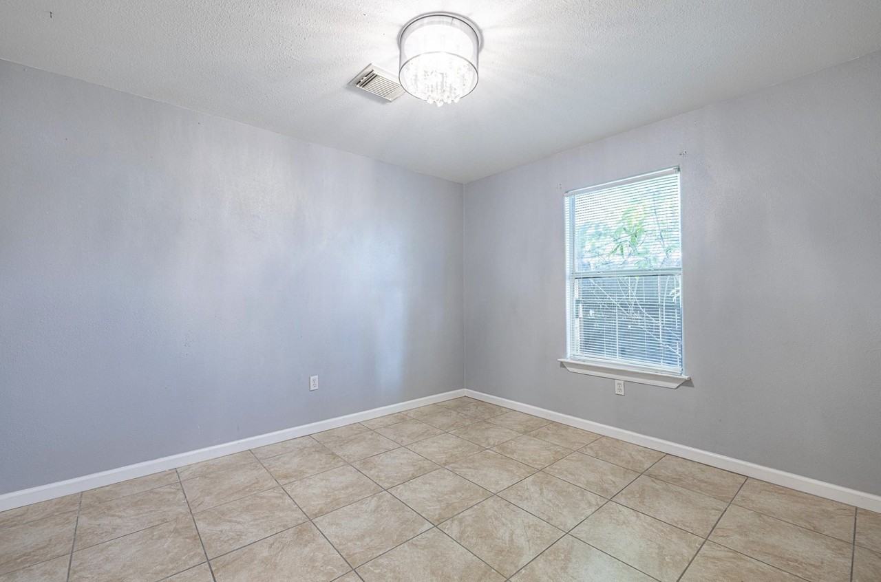 305 N Ennis St #305B - Photo 2 of 11