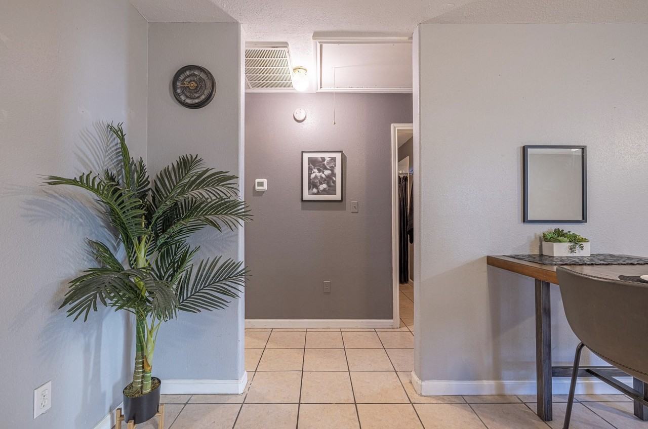 305 N Ennis St #305B - Photo 3 of 11